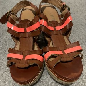 Women’s size 7.5 wedge sandal Buckle Report Aeve